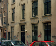 840411 Afbeelding van de muurreclame 'Meubelfabriek van N.G. Brouwer', op de voorgevel van het pand Annastraat 27 te Utrecht.